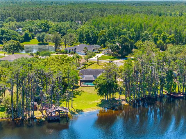 304 LAKE KELL COURT, Lutz, FL 33549