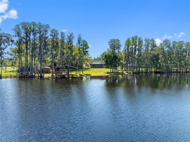 304 LAKE KELL COURT, Lutz, FL 33549