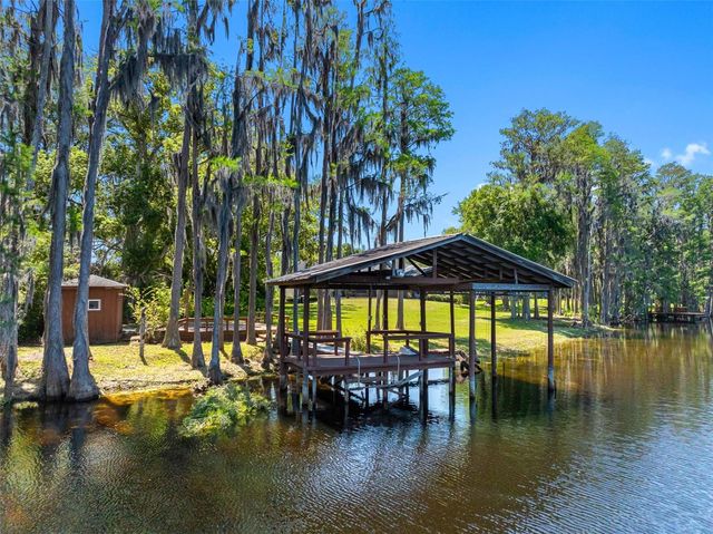 304 LAKE KELL COURT, Lutz, FL 33549