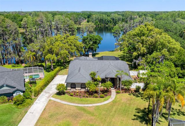 304 LAKE KELL COURT, Lutz, FL 33549