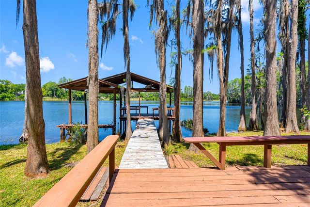 304 LAKE KELL COURT, Lutz, FL 33549