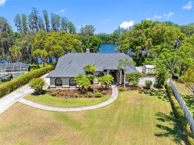 304 LAKE KELL COURT, Lutz, FL 33549