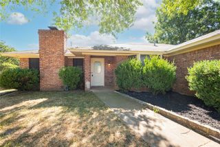 3611 Hialeah Drive, Arlington, TX 76017