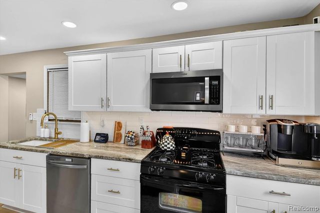 37260 Clio Street, Harrison Twp, MI 48045