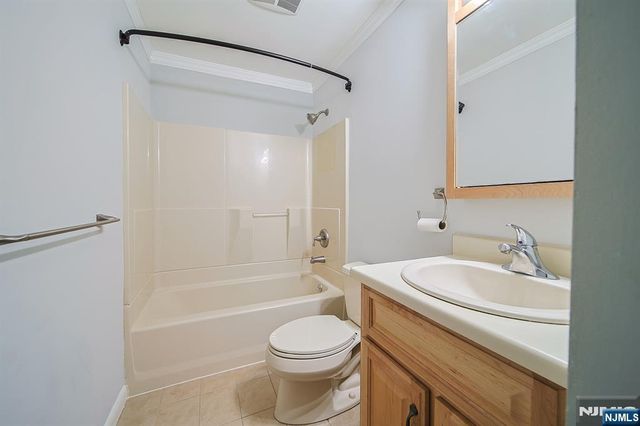 216 Washington A, Fort Lee, NJ 07024
