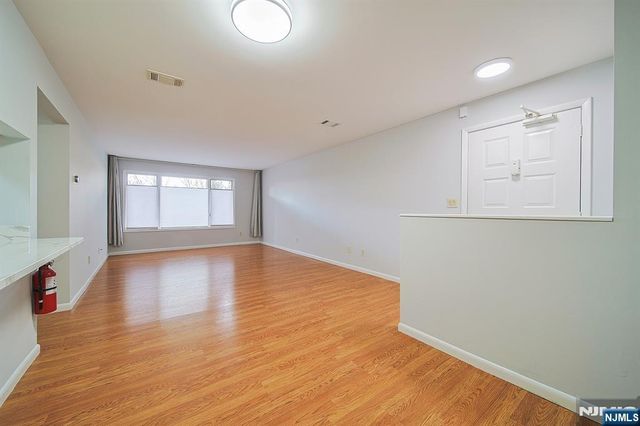216 Washington A, Fort Lee, NJ 07024