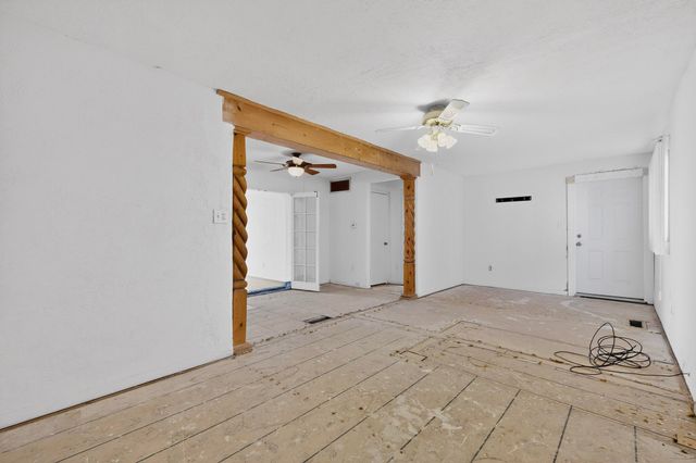 513 Ponderosa Avenue NW, Albuquerque, NM 87107