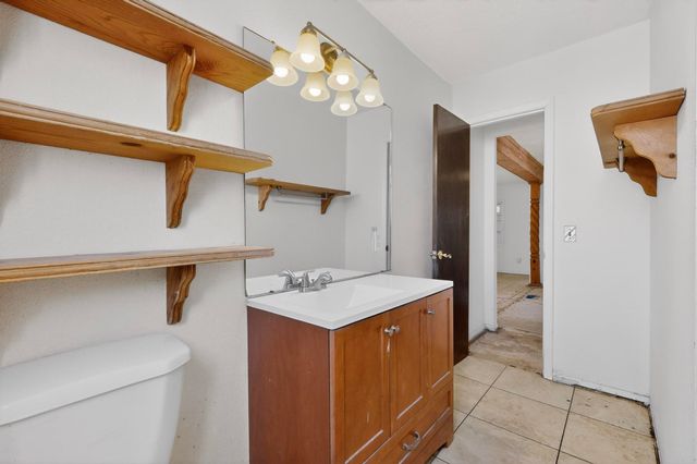 513 Ponderosa Avenue NW, Albuquerque, NM 87107