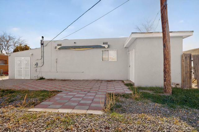 513 Ponderosa Avenue NW, Albuquerque, NM 87107