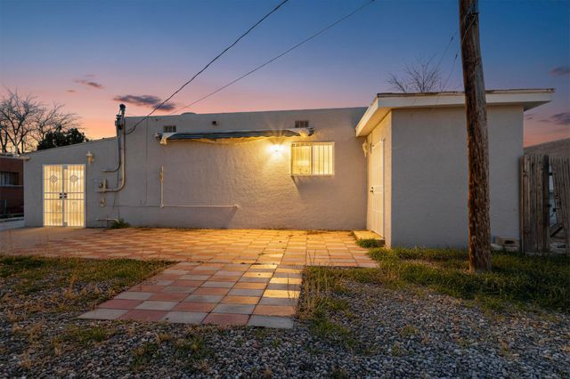 513 Ponderosa Avenue NW, Albuquerque, NM 87107