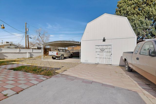 513 Ponderosa Avenue NW, Albuquerque, NM 87107