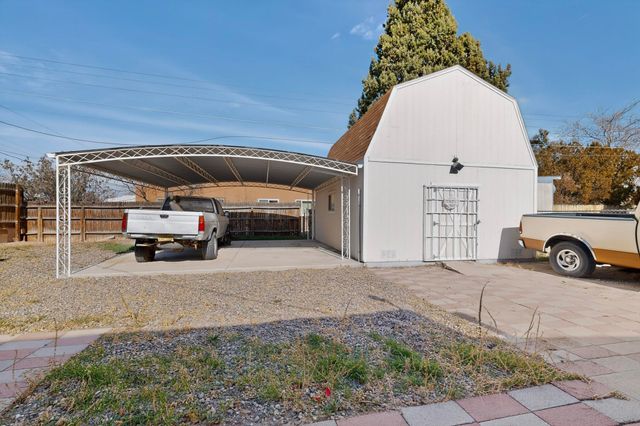 513 Ponderosa Avenue NW, Albuquerque, NM 87107