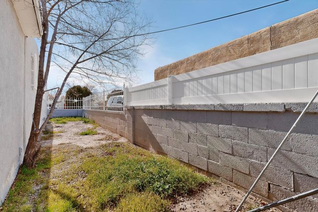 513 Ponderosa Avenue NW, Albuquerque, NM 87107