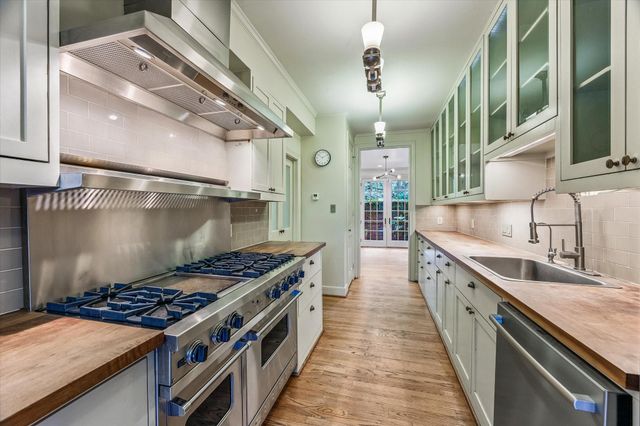 1601 Norfolk Street, Houston, TX 77006