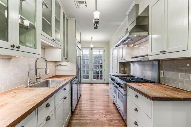 1601 Norfolk Street, Houston, TX 77006