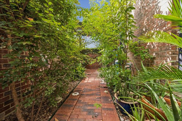 1601 Norfolk Street, Houston, TX 77006