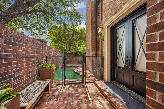 1601 Norfolk Street, Houston, TX 77006