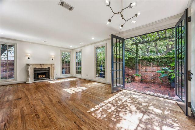 1601 Norfolk Street, Houston, TX 77006