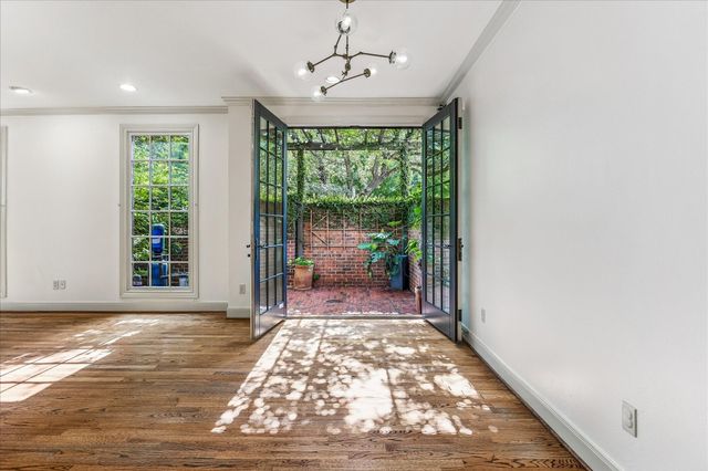 1601 Norfolk Street, Houston, TX 77006
