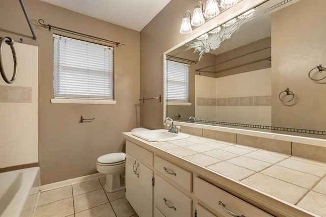 2108 Henderson Drive, Edmond, OK 73013