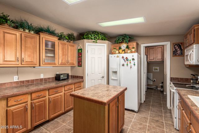 2650 W UNION HILLS Drive 201, Phoenix, AZ 85027