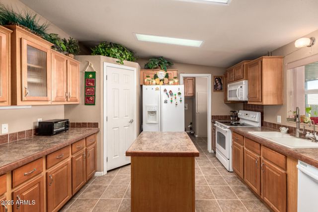 2650 W UNION HILLS Drive 201, Phoenix, AZ 85027