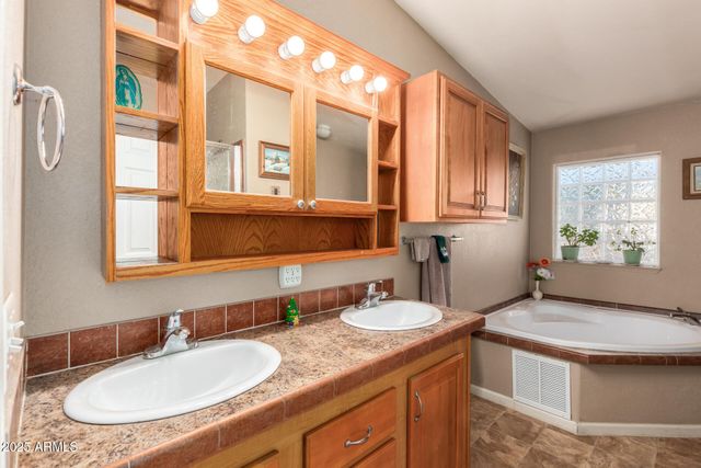 2650 W UNION HILLS Drive 201, Phoenix, AZ 85027