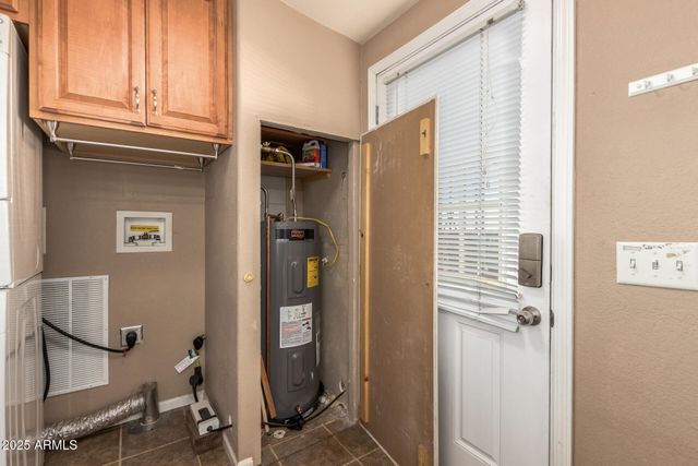 2650 W UNION HILLS Drive 201, Phoenix, AZ 85027