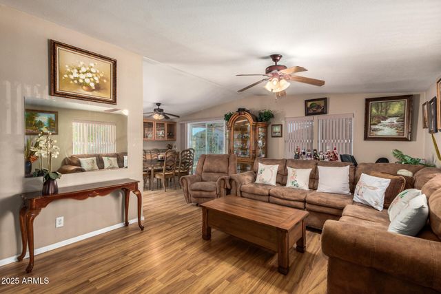 2650 W UNION HILLS Drive 201, Phoenix, AZ 85027