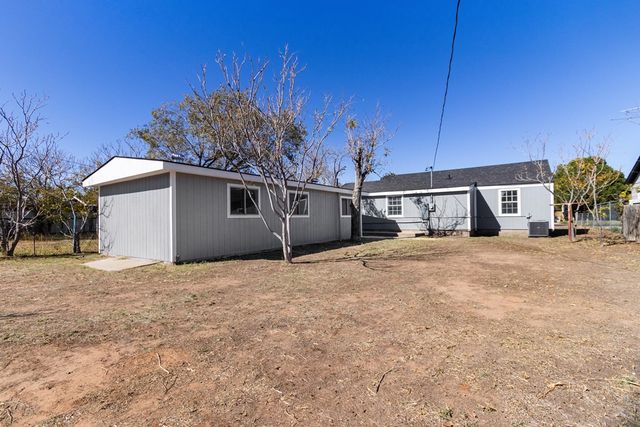 1105 Smith Ave, Odessa, TX 79763