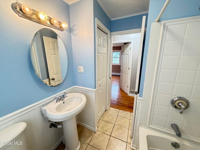 86 Jones Drive, Colonie, NY 12309