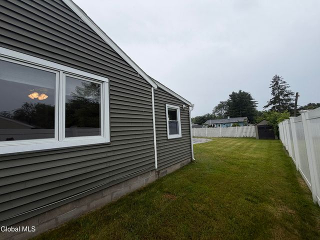 86 Jones Drive, Colonie, NY 12309