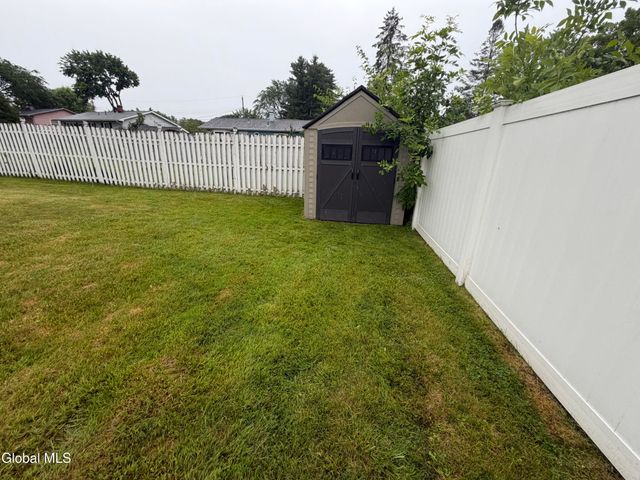 86 Jones Drive, Colonie, NY 12309