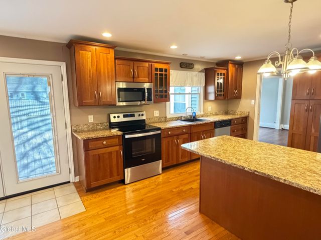 86 Jones Drive, Colonie, NY 12309