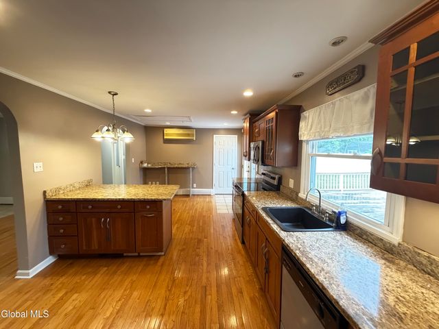 86 Jones Drive, Colonie, NY 12309