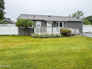 86 Jones Drive, Colonie, NY 12309