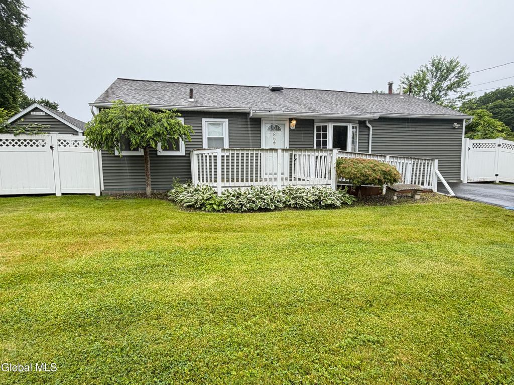 86 Jones Drive, Colonie, NY 12309