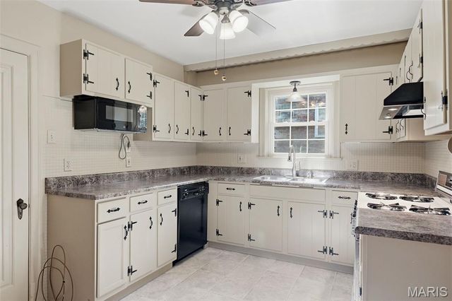 8514 Henrietta Avenue, Brentwood, MO 63144