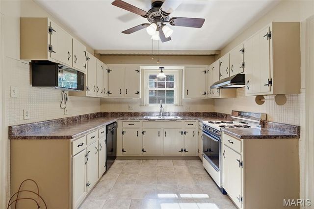 8514 Henrietta Avenue, Brentwood, MO 63144