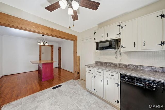 8514 Henrietta Avenue, Brentwood, MO 63144