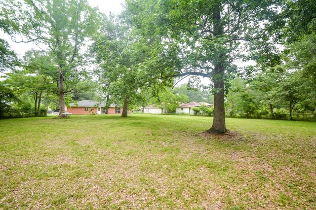 16796 Red Leaf Lane, Conroe, TX 77306