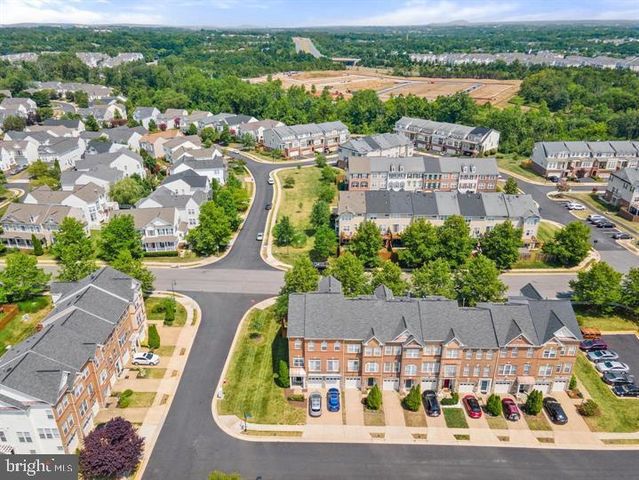 43220 BECONTREE TER, Broadlands, VA 20148