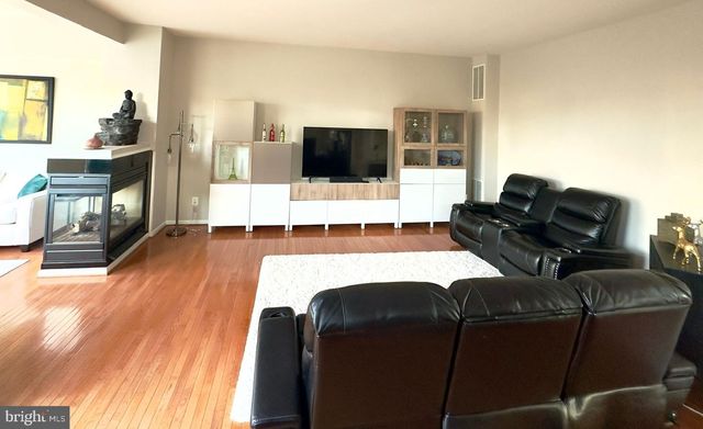 43220 BECONTREE TER, Broadlands, VA 20148