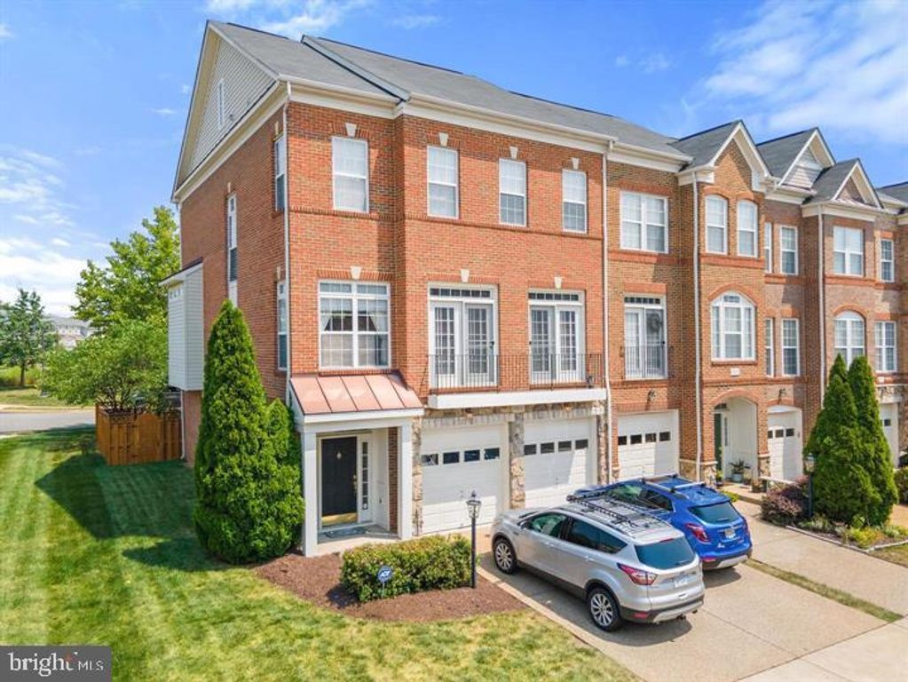 43220 BECONTREE TER, Broadlands, VA 20148