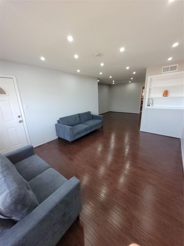 7213 Beechnut Street, Houston, TX 77074