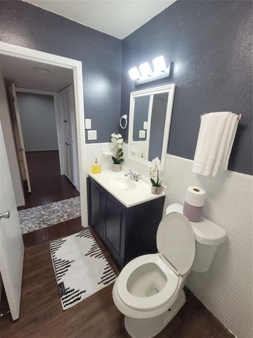 7213 Beechnut Street, Houston, TX 77074