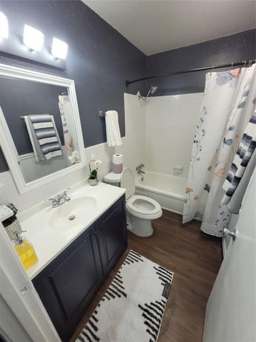 7213 Beechnut Street, Houston, TX 77074