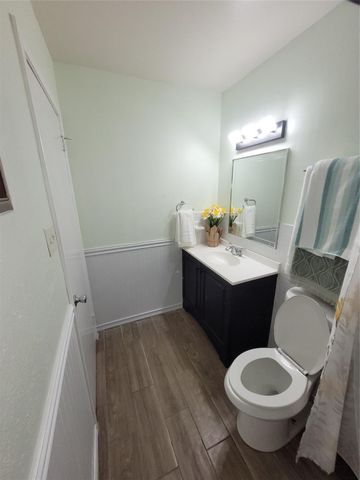 7213 Beechnut Street, Houston, TX 77074