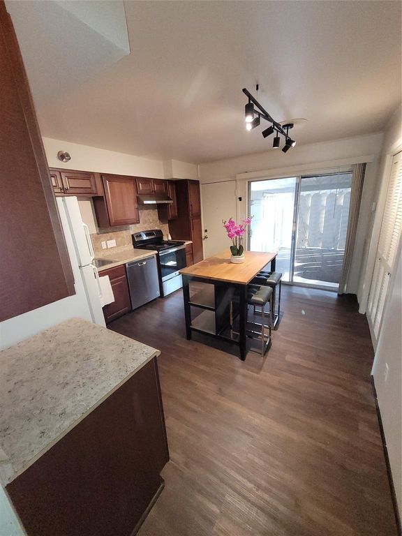 7213 Beechnut Street, Houston, TX 77074