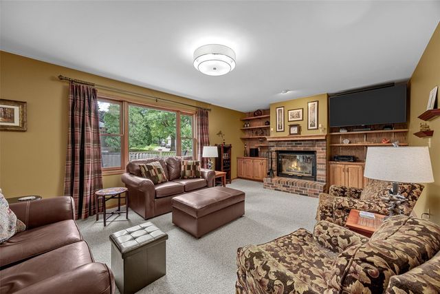 1303 Chamberlain Dr, Iowa City, IA 52240